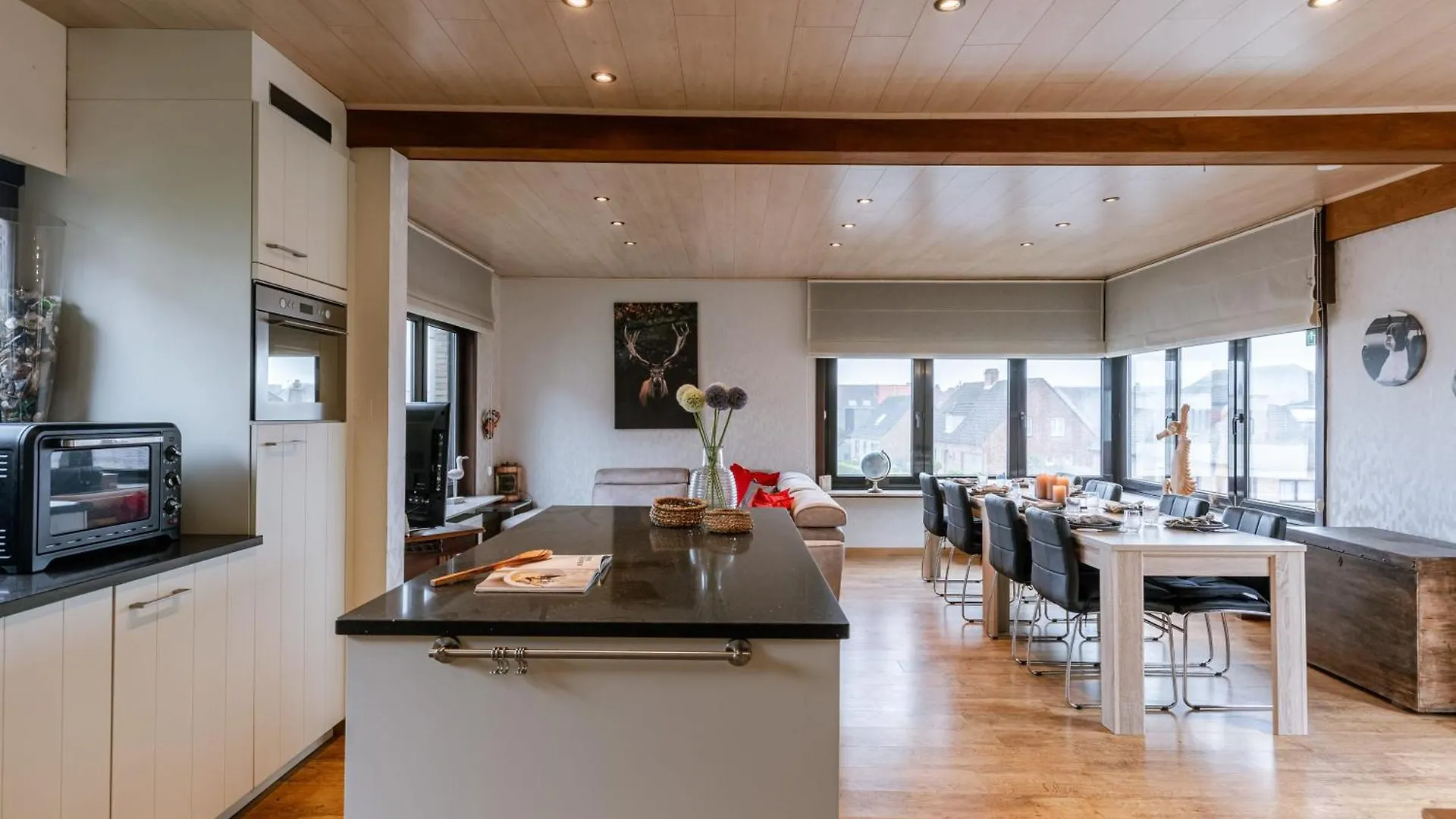 Huswell - Sunny & Stylish Beachside Retreat Ostend Apartment